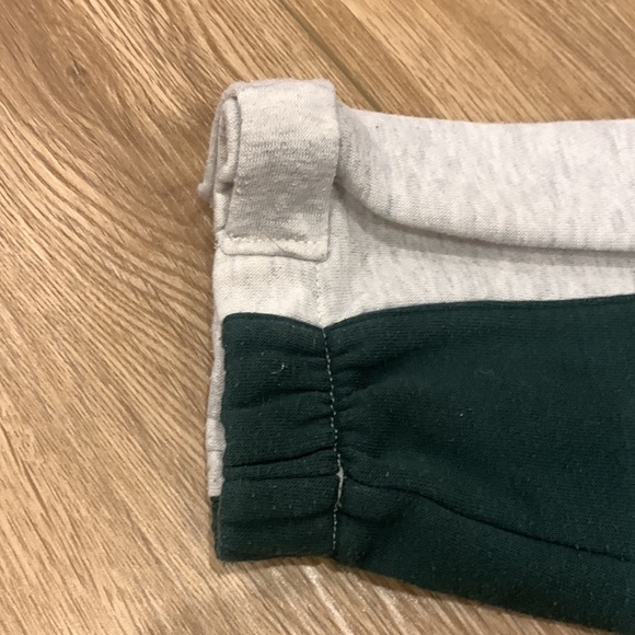 Nice sweatshirt with high neck with zipper • Green & light grey • - Picture 7 of 11